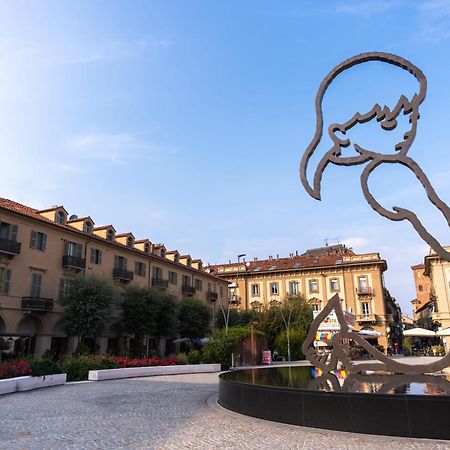 Piazza Michele Ferrero - Sulla Piazza Centrale Alba Kültér fotó
